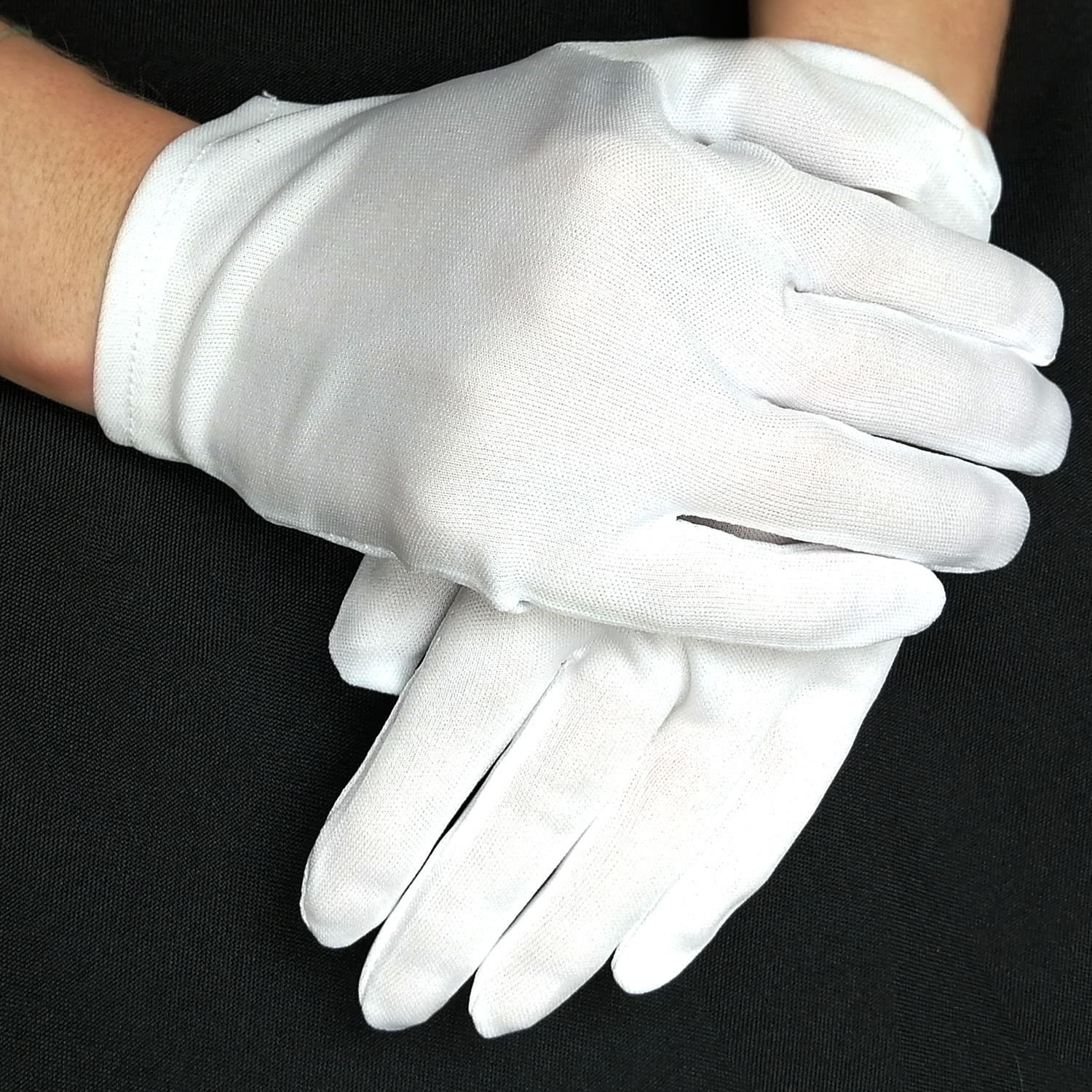 Guantes blancos pequeños