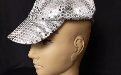 Gorra de lentejuelas plateada