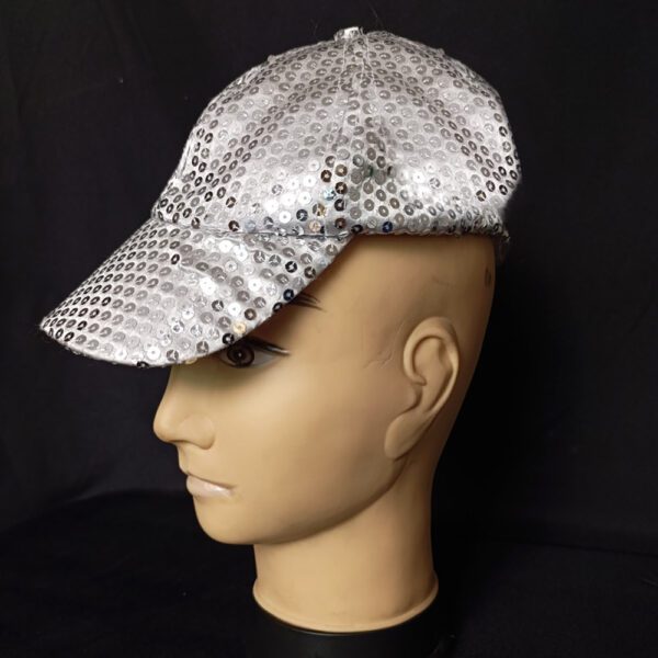 Gorra de lentejuelas plateada
