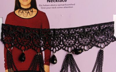 Collar gótico de encaje