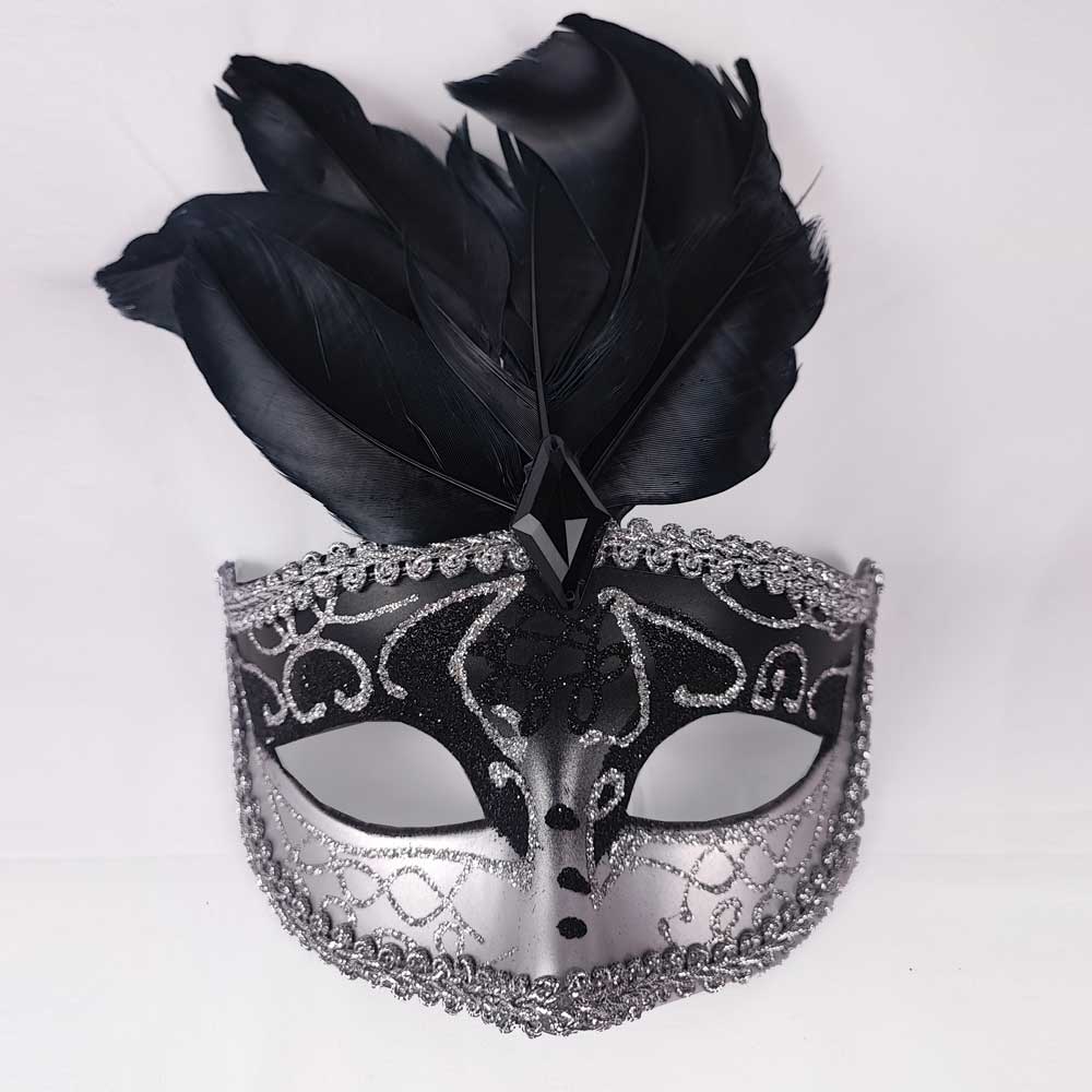 Antifaz negro plateado con plumas